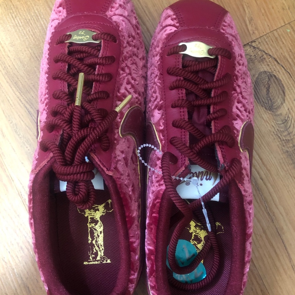 Women Nike Velour sneakers - Picture 7 of 8